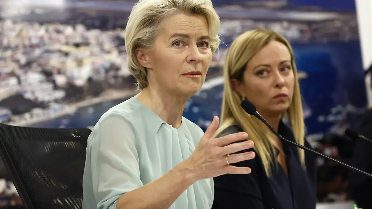 La presidenta de la Comisi&oacute;n Europea, Ursula von der Leyen, junto a la primera ministra italiana, Giorgia Meloni. EP / Cecilia Fabiano