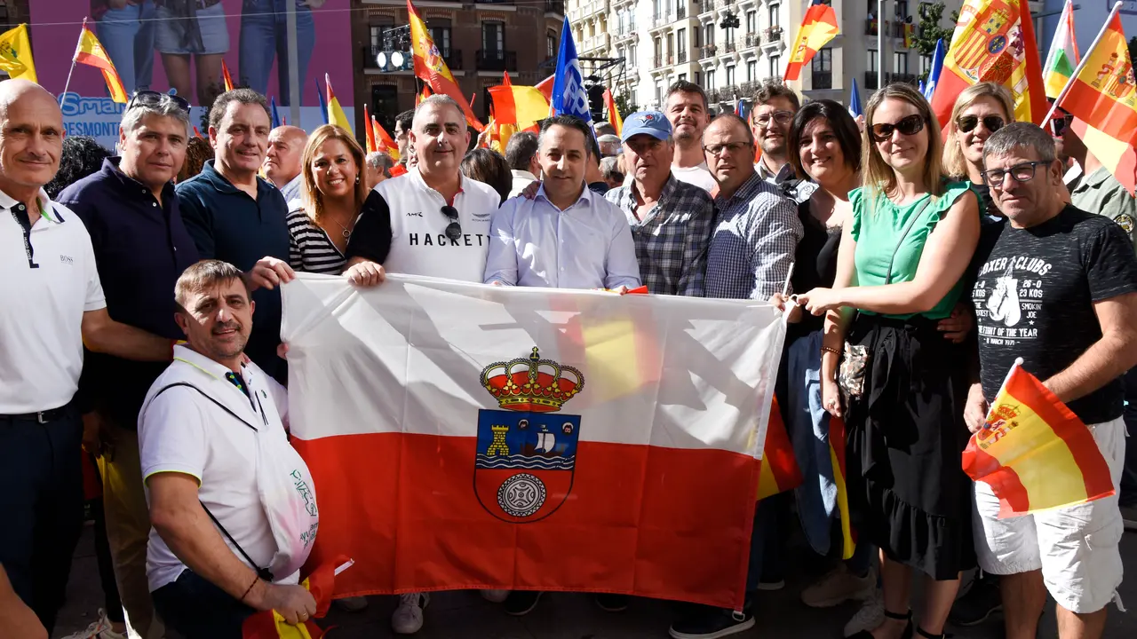 Parte de la representaci&oacute;n de Cantabria en la manifestaci&oacute;n de este domingo en Madrid. / Richard Zubelzu