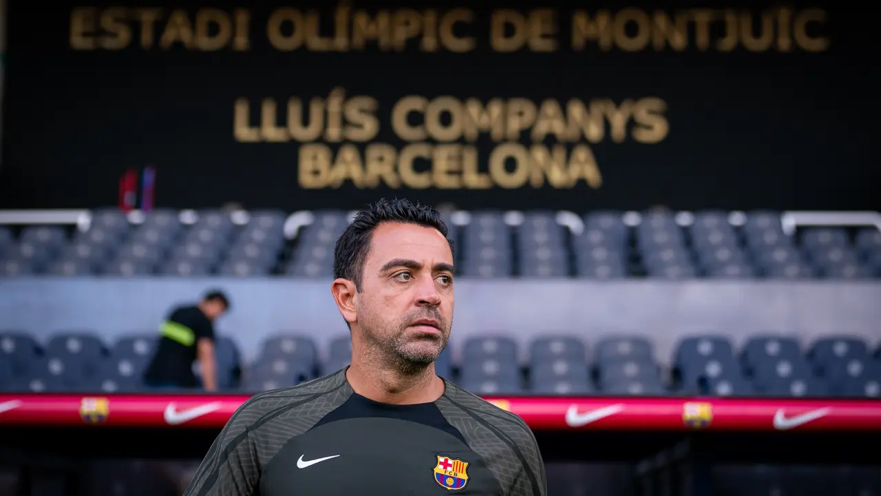 El entrenador del FC Barcelona, Xavi Hern&aacute;ndez, en el Estadi Ol&iacute;mpic Llu&iacute;s Companys. / ALERTA