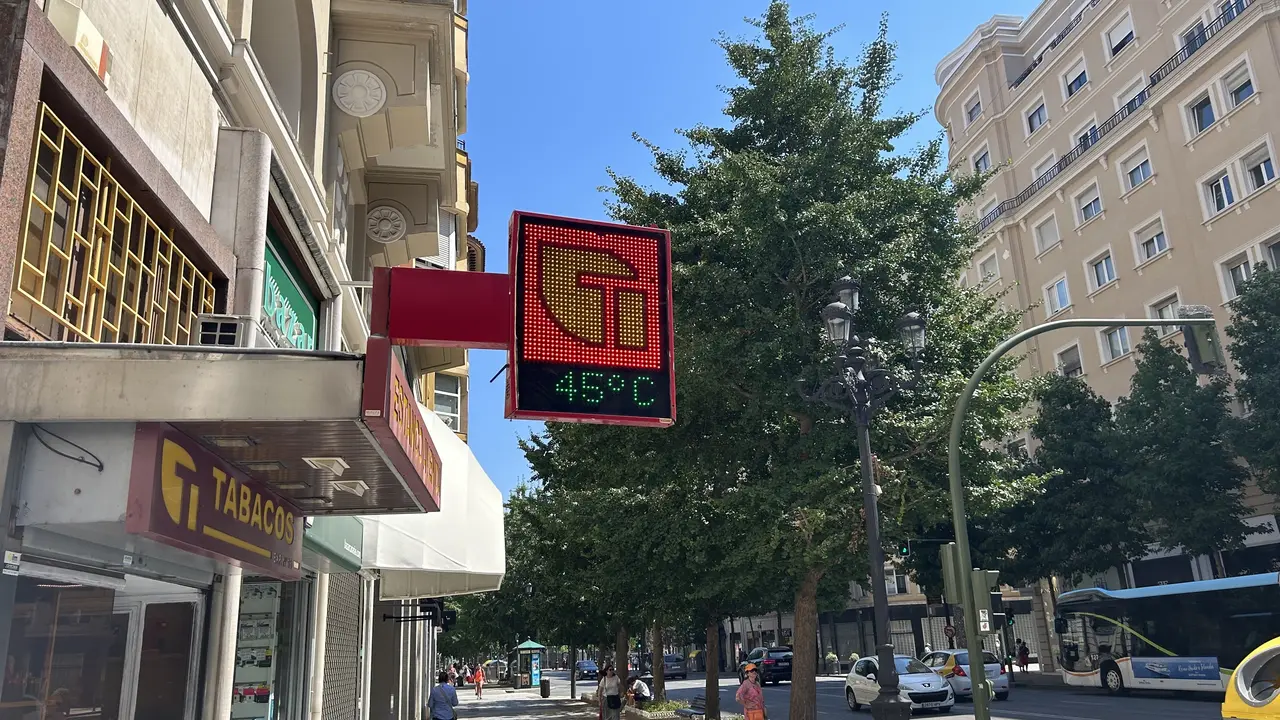 Term&oacute;metro el pasado agosto en Santander. / Alerta