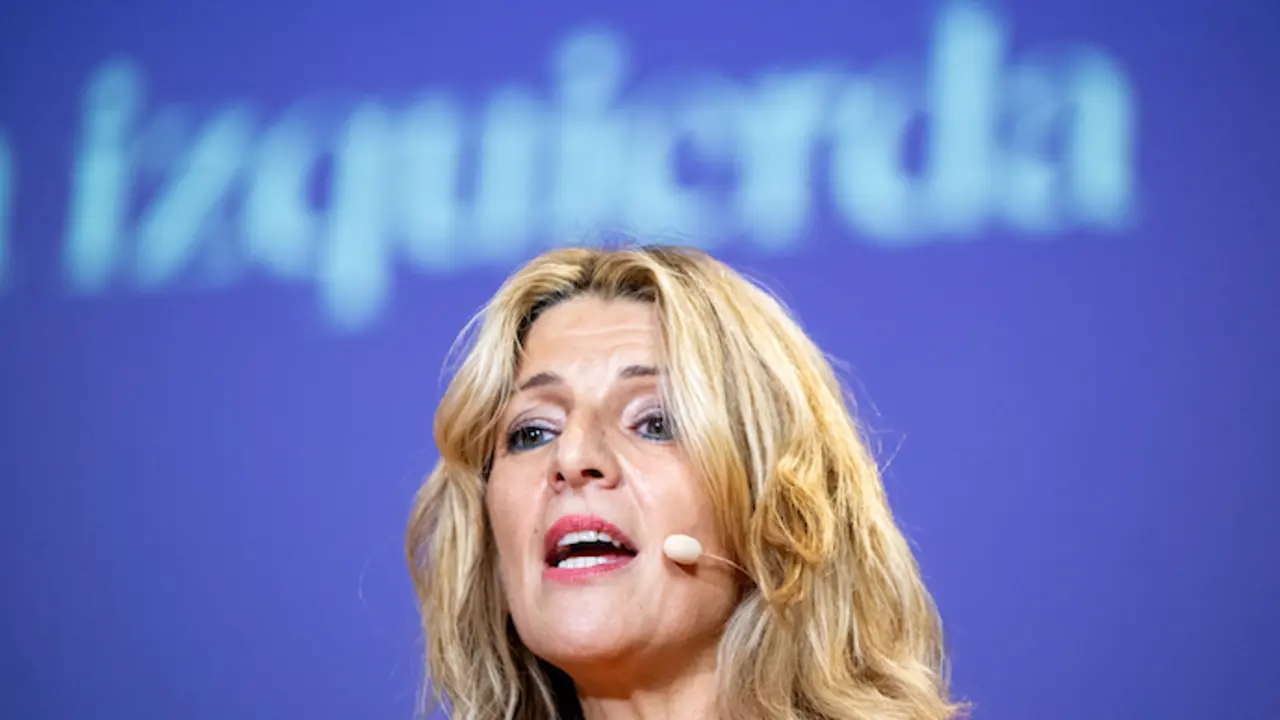 La l&iacute;der de Sumar, vicepresidenta y ministra de Trabajo en funciones, Yolanda D&iacute;az, participa en un foro del Club Vanguardia, en el Colegio de Abogados, a 5 de octubre de 2023, en Barcelona, Catalunya (Espa&ntilde;a). El Club Vanguardia es el club de los suscriptores y beneficiarios de los medios &lsquo;La Vanguardia&rsquo;, &lsquo;Mundo Deportivo&rsquo; e &lsquo;Historia y Vida&rsquo;.
05 OCTUBRE 2023;VANGUARDIA;CLUB;FORO;DEBATE;SUSCRIPTORES;BENEFICIARIOS;MEDIOS
Lorena Sop&ecirc;na / Europa Press
05/10/2023