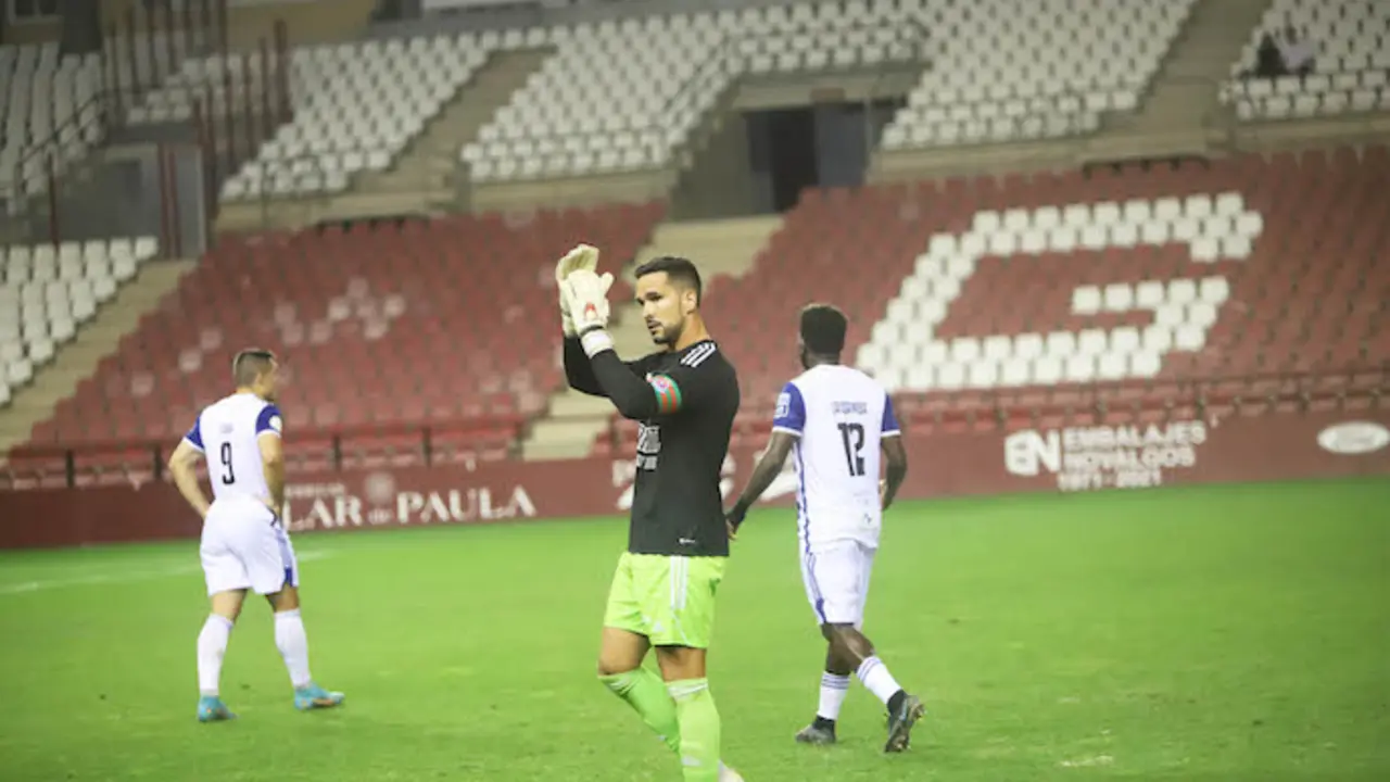 El equipo blanquiazul tras encajar una derrota. / aee