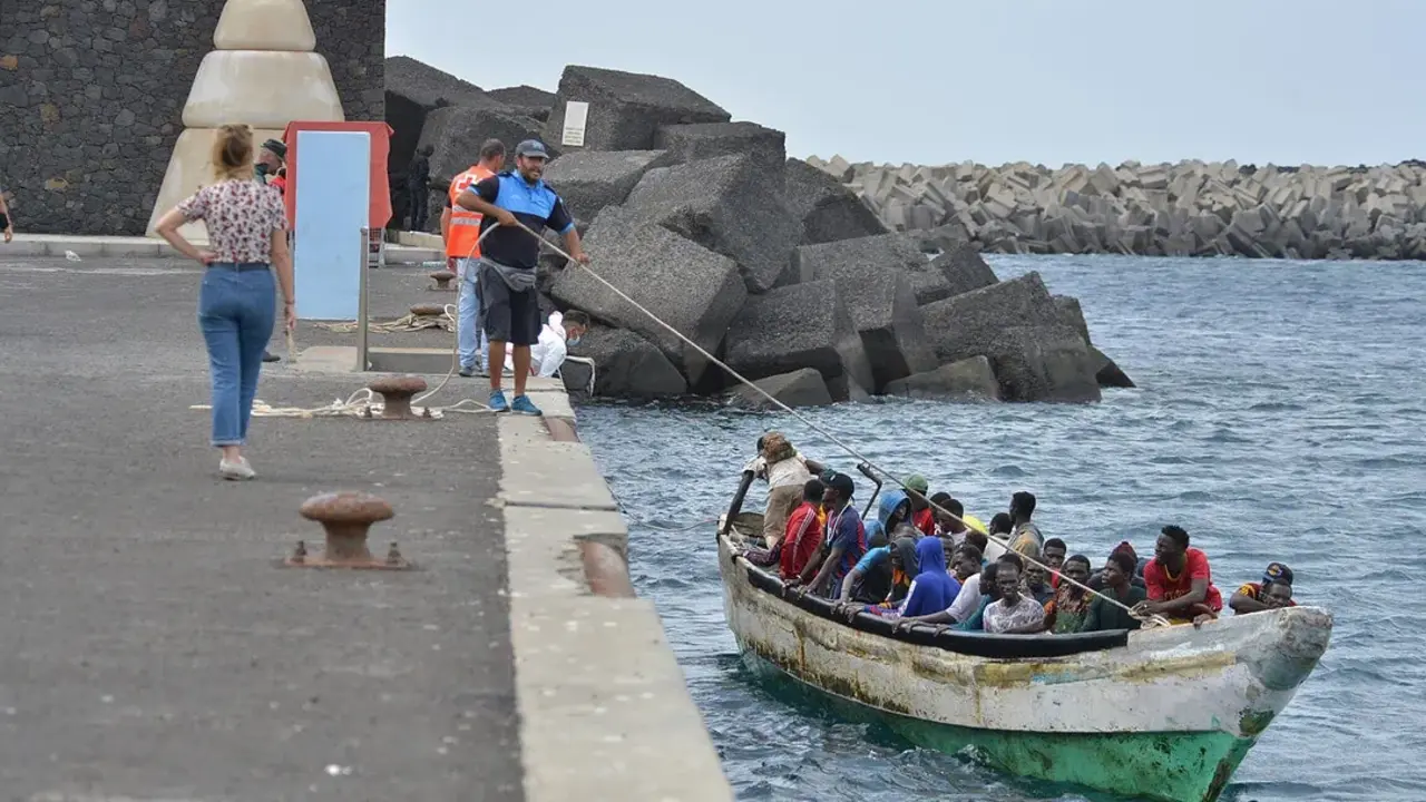 El Hierro recibi&oacute; el mi&eacute;rcoles a 639 migrantes en 24 horas. | EP