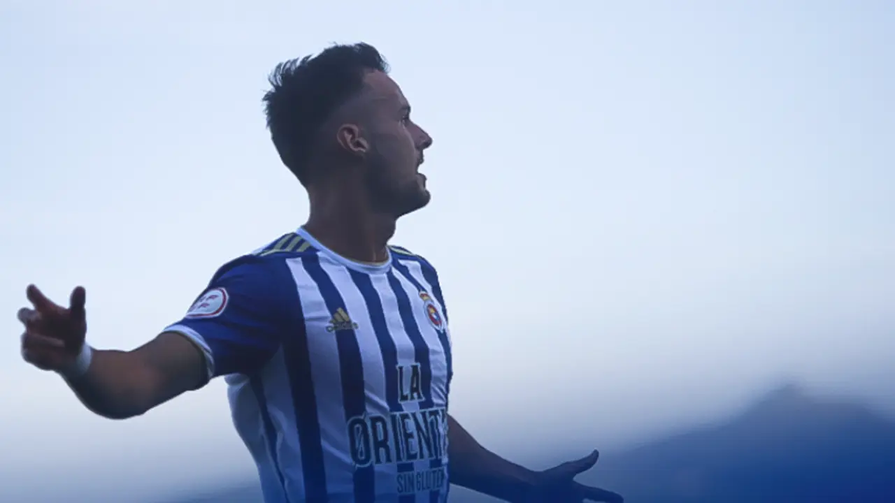 El jugador de la Gimnastica se lamenta.