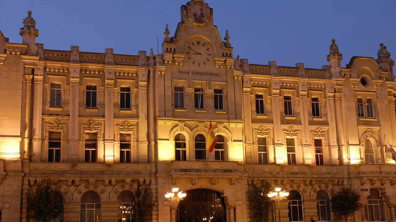 Fachada del Ayuntamiento de Santander. / Alerta