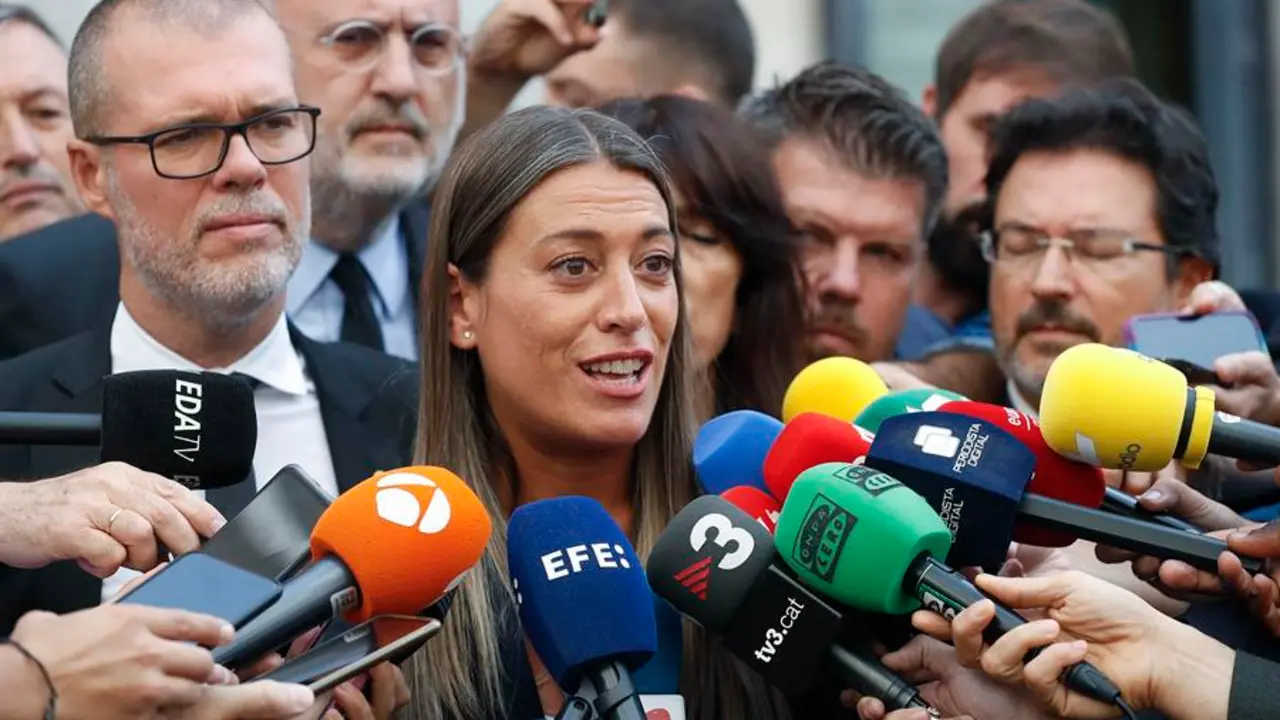 La portavoz parlamentaria de Junts, Miriam Nogueras, tras la reuni&oacute;n este viernes con el secretario general del PSOE y presidente del Gobierno en funciones, Pedro S&aacute;nchez. EFE / J.P.GANDUL