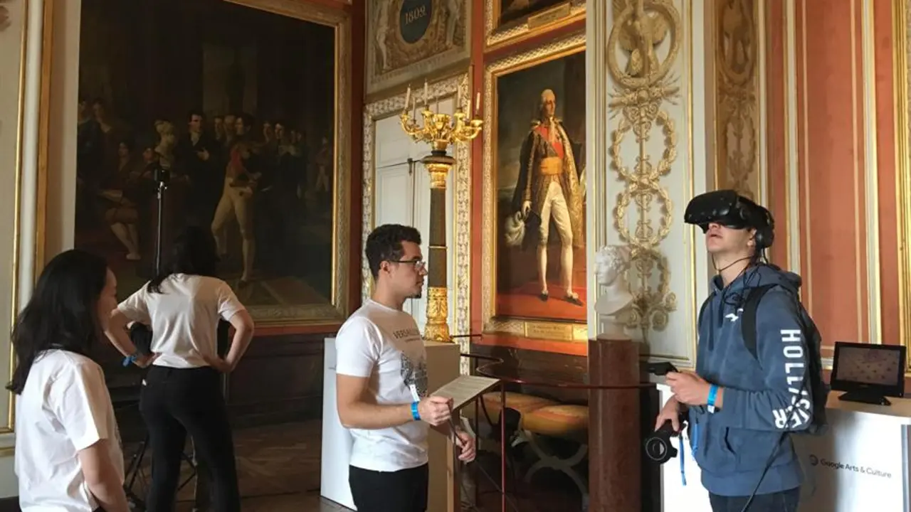 Foto de archivo de una sala del Palacio de Versalles. EFE / Claudia Zapater Parre&ntilde;o