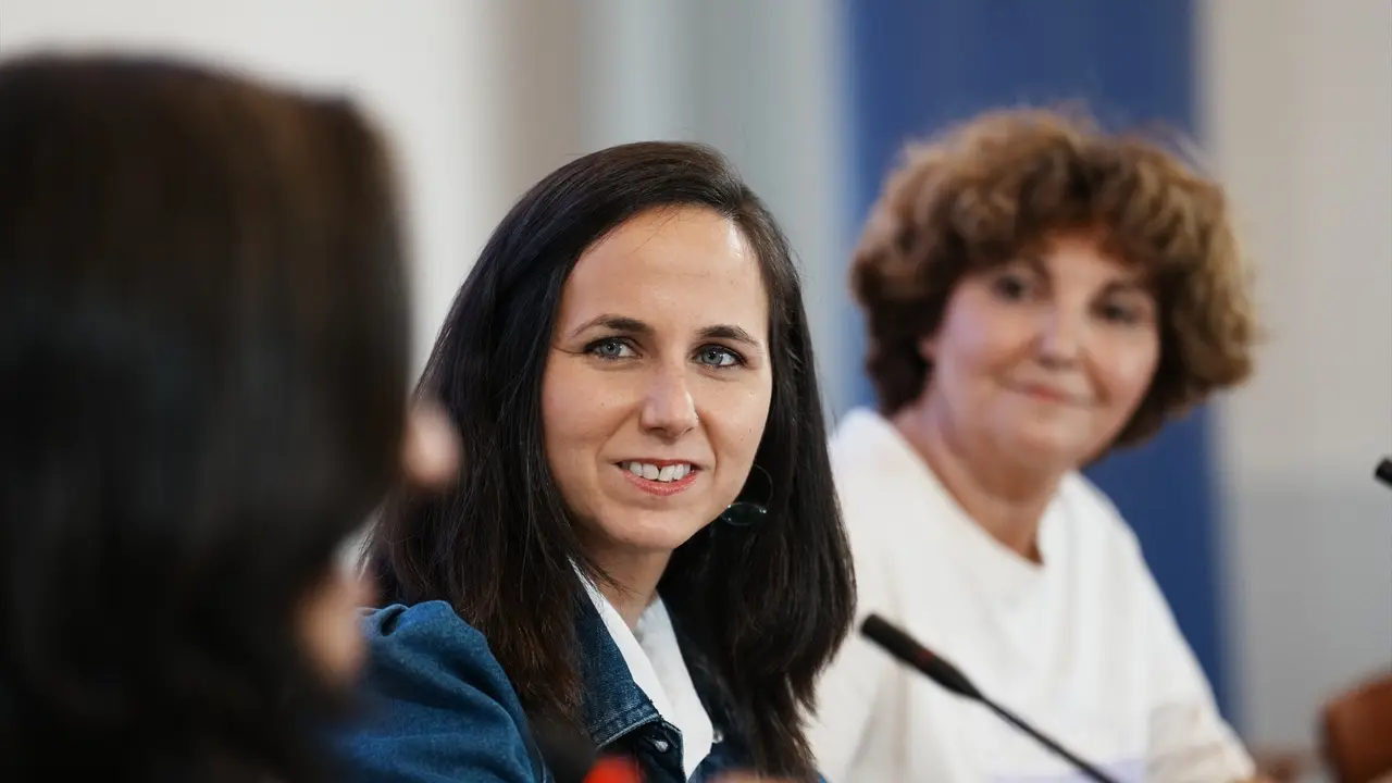 La secretaria general de Podemos y ministra de Derechos Sociales y Agenda 2030, Ione Belarra (c). EP / H. Bilbao