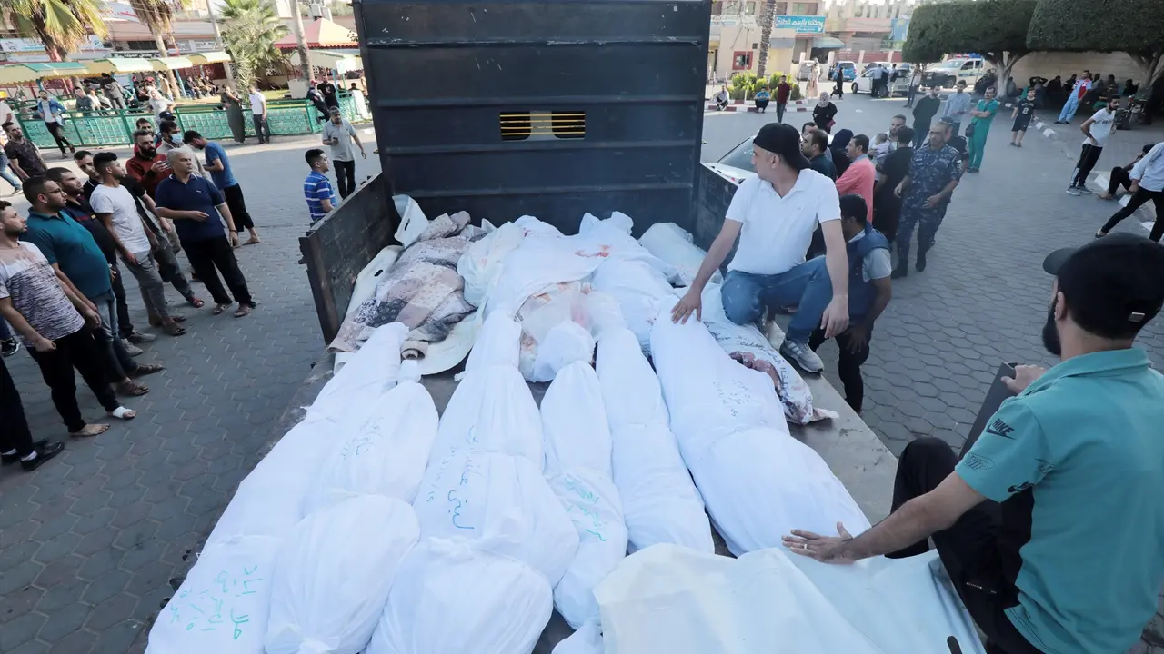 El funeral de varias personas muertas en el conflicto. EP / Naaman Omar
