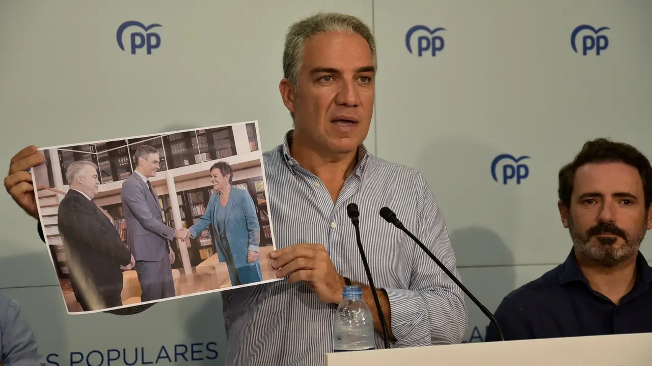 El coordinador general del PP, El&iacute;as Bendodo, en un acto en Antequera (M&aacute;laga). EP