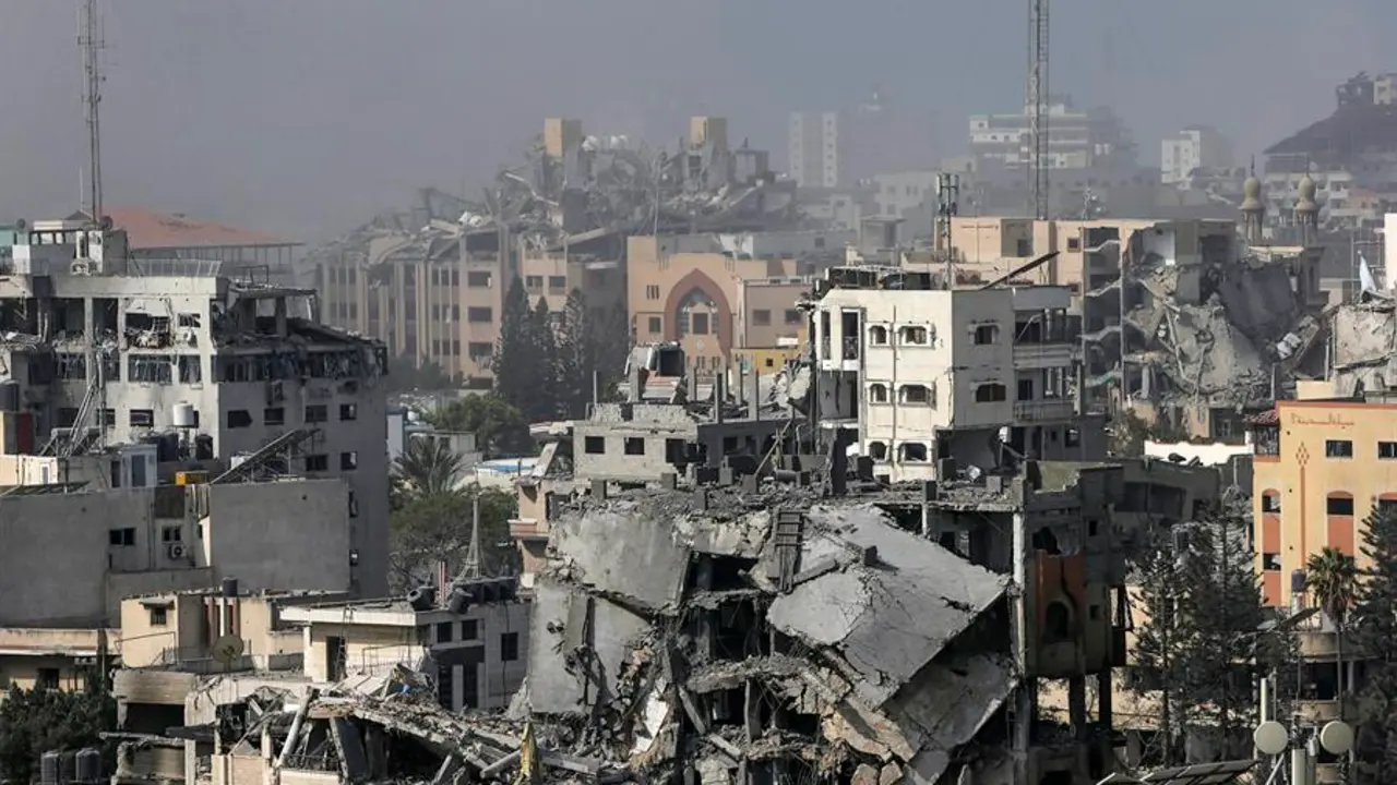 Edificios destruidos en Gaza por los bombarderos israel&iacute;es. / MOHAMMED SABER