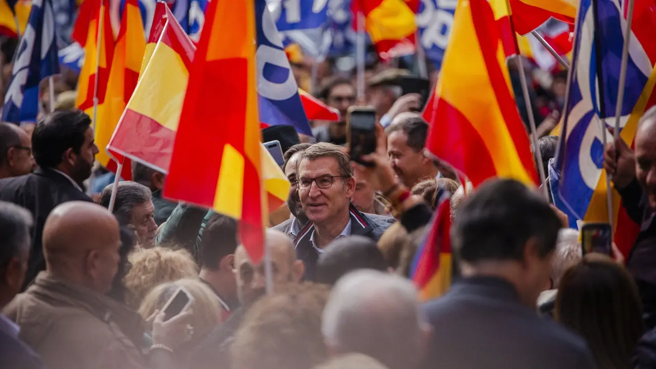 El l&iacute;der del PP, Alberto N&uacute;&ntilde;ez Feij&oacute;o, durante un acto del Partido Popular, en la plaza del Ayuntamiento en Toledo. EP / Mateo Lanzuela