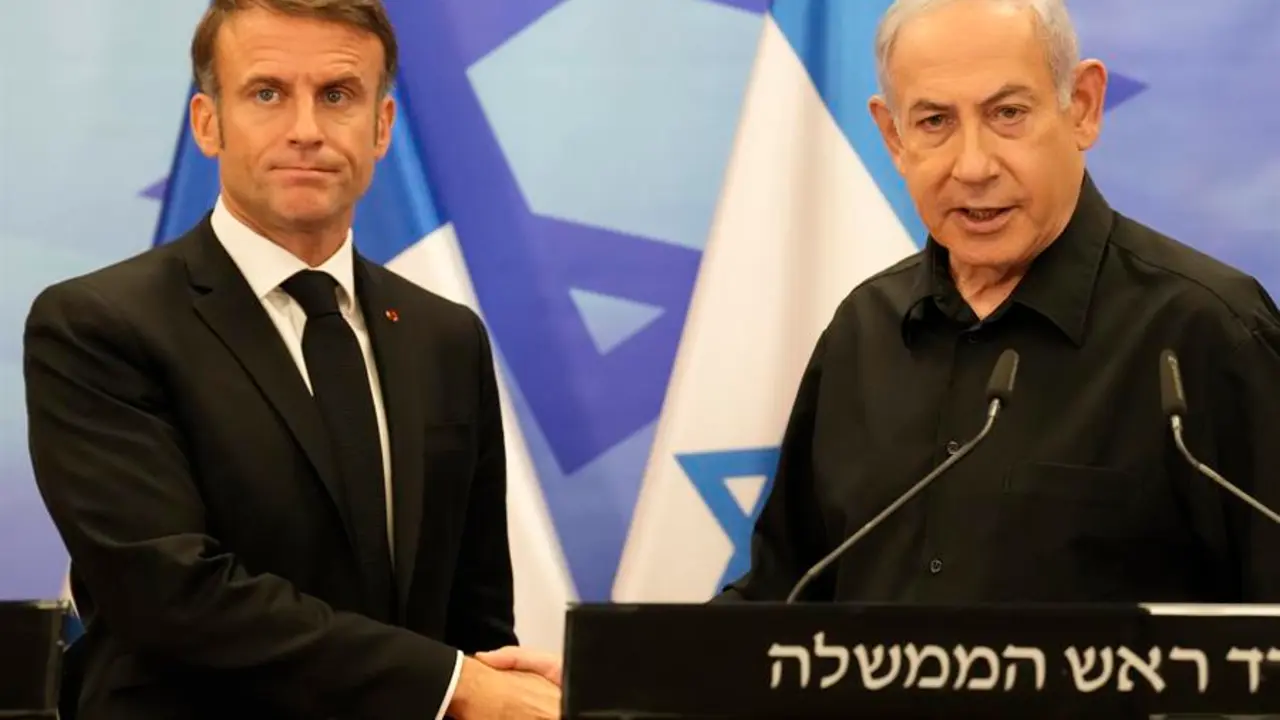 El presidente franc&eacute;s, Emmanuel Macron, y el primer ministro israel&iacute;, Benjamin Netanyahu. EFE / CHRISTOPHE ENA