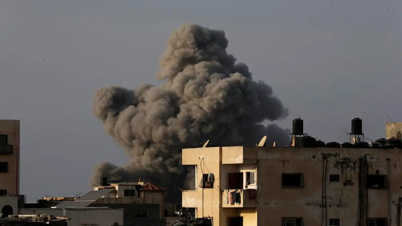 Las incursiones israel&iacute;es son por aire, con bombardeos y por tierra. EFE / MOHAMMED SABER