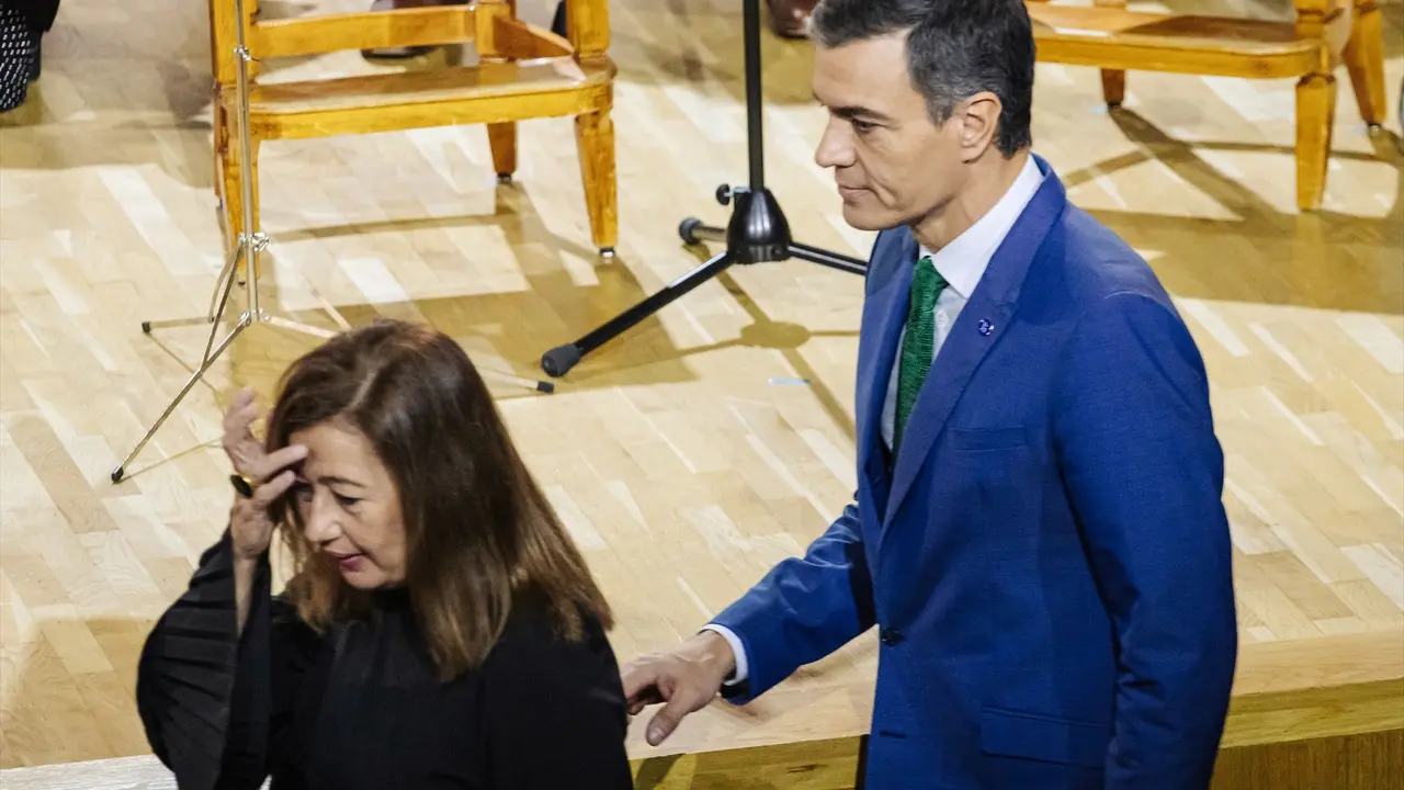El presidente del Gobierno en funciones, Pedro S&aacute;nchez, y la presidenta del Congreso de los Diputados, Francina Armengol. EP / Carlos Luj&aacute;n