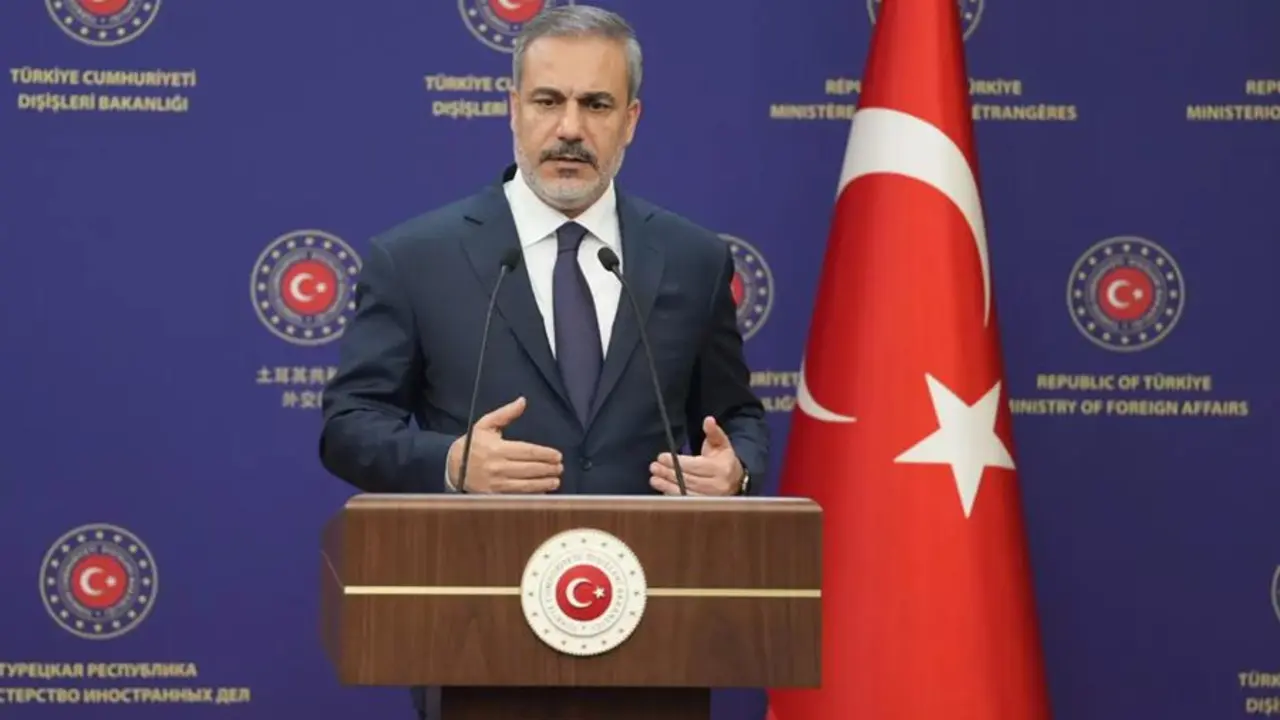 El ministro de Exteriores iran&iacute; durante una conferencia de prensa en Turqu&iacute;a. EFE