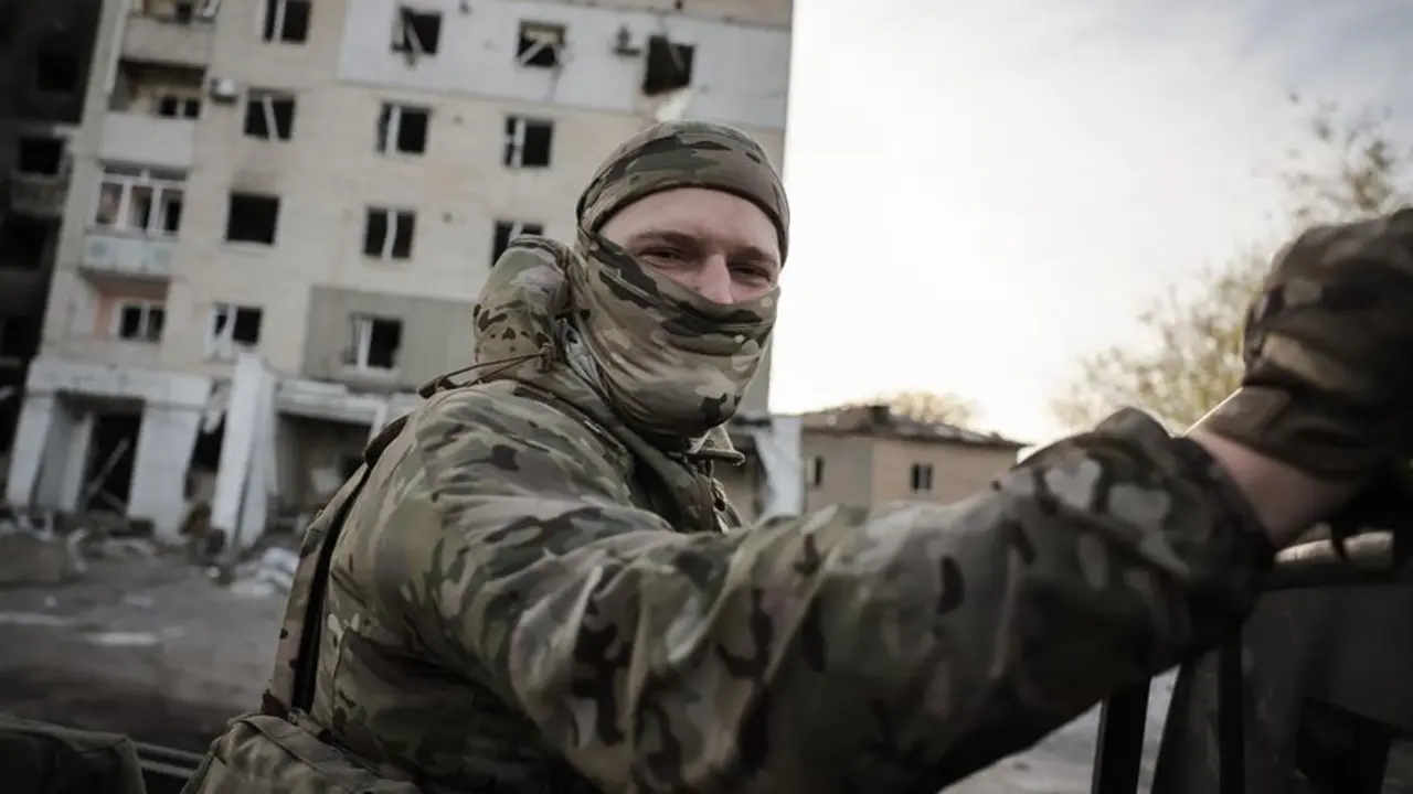 Un militar ucraniano en la regi&oacute;n de Zaporiyia. EFE / OLEG PETRASYUK