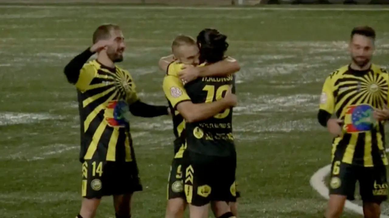 Los jugadores del Cay&oacute;n celebrando el pase.