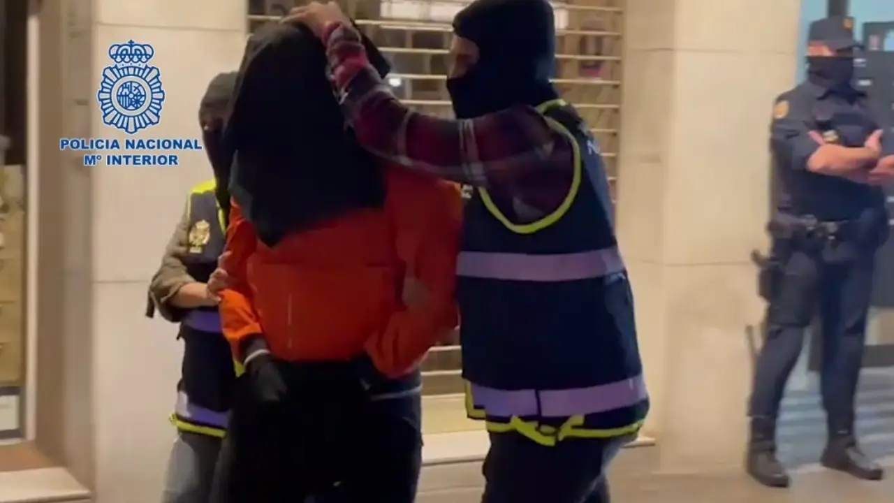 Detenido en Terrassa (Barcelona) por difundir postulados yihadistas y amenazar al colectivo jud&iacute;o y LGTBI. EP