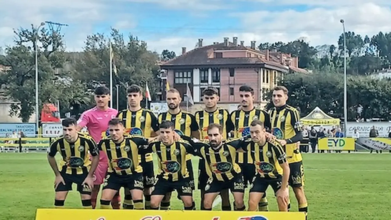 Once inicial del Cay&oacute;n ante el Covadonga. / aee