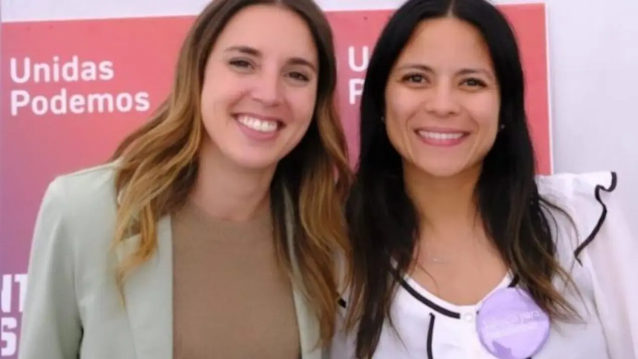 La profesora y de Podemos &Aacute;ngeles Rossell&oacute; junto a la ministra.