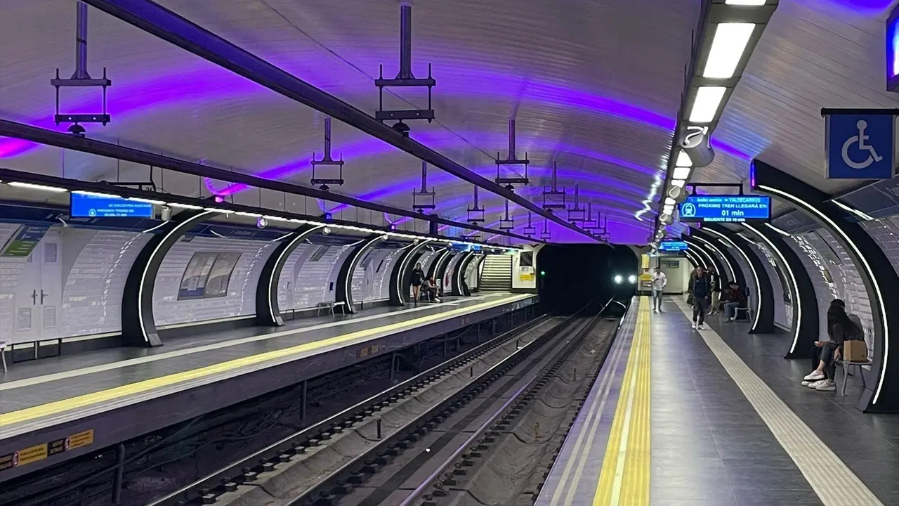 Los andenes de una estaci&oacute;n del metro de Madrid. / EP