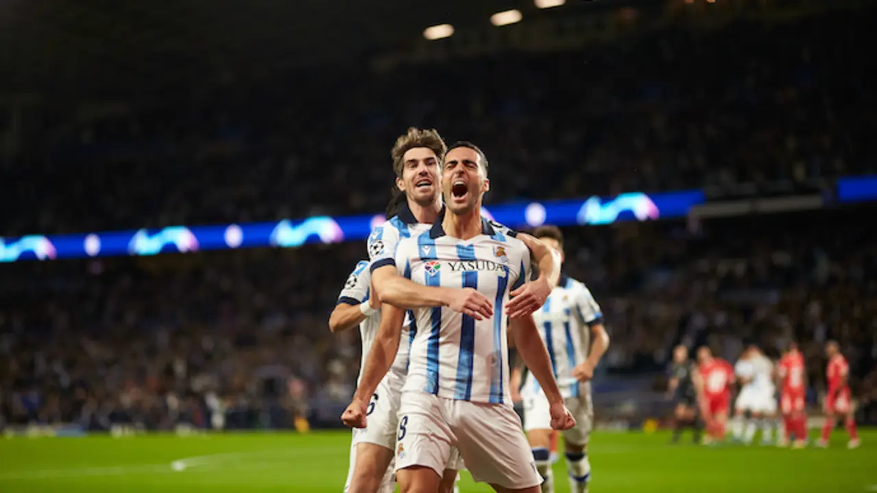 Mikel Merino of Real Sociedad reacts after scoring goal during the UEFA Champions League match between Real Sociedad and SL Benfica at Reale Arena on November 8, 2023, in San Sebastian, Spain.
Ricardo Larreina / AFP7 / Europa Press
08/11/2023 ONLY FOR USE IN SPAIN