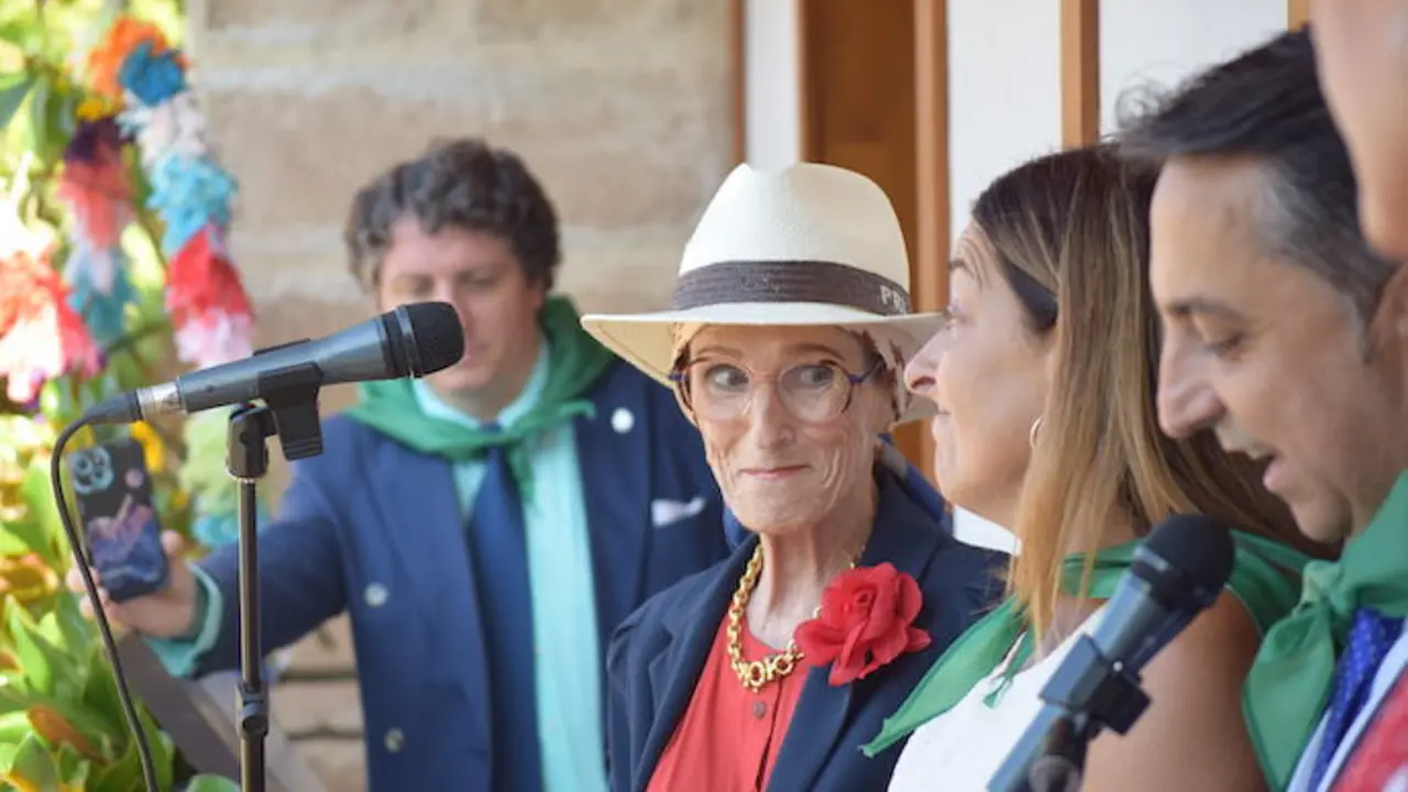 La que fuera diputada regional y primera senadora mujer por Cantabria en la historia de la democracia, Gema D&iacute;az Villegas, junto a S&aacute;enz de Buruaga y el alcalde de Pi&eacute;lagos, Carlos Caram&eacute;s. / A.E.