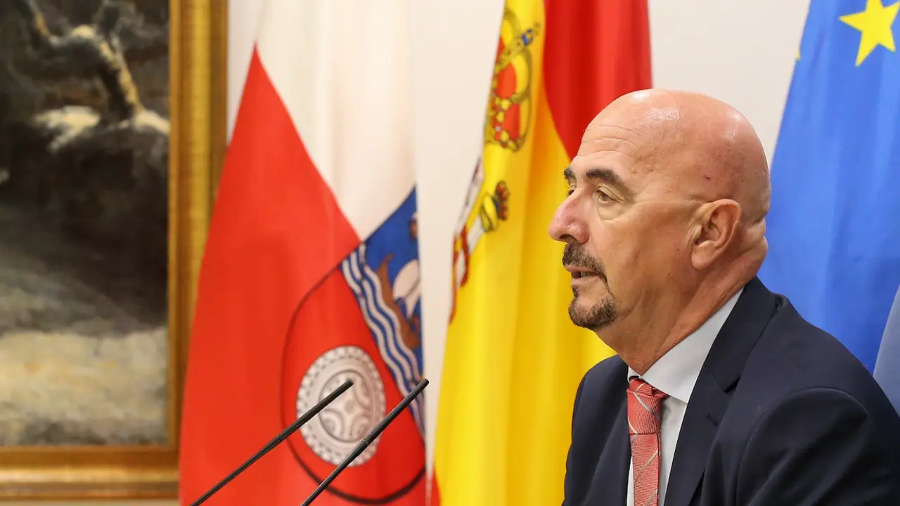 El consejero de Salud, C&eacute;sar Pascual, en rueda de prensa. / A.E.
