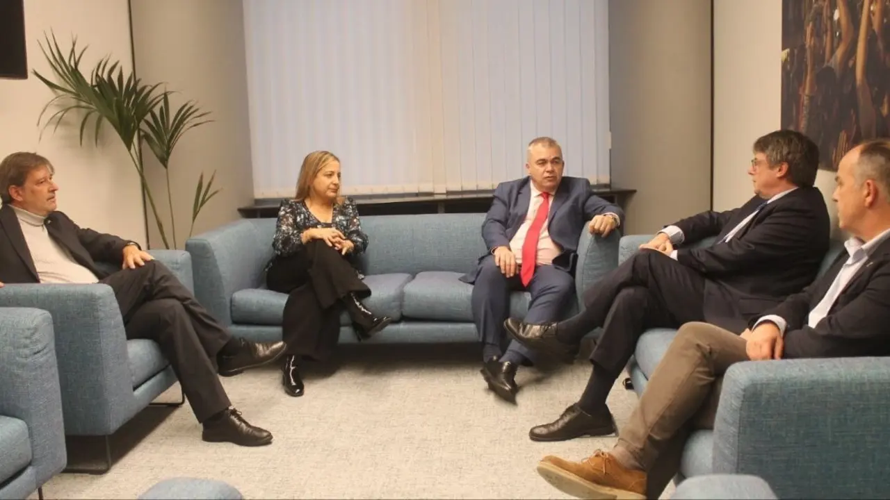 Reuni&oacute;n entre Santos Cerd&aacute;n y Carles Puigdemont, el pasado 30 de octubre. EP