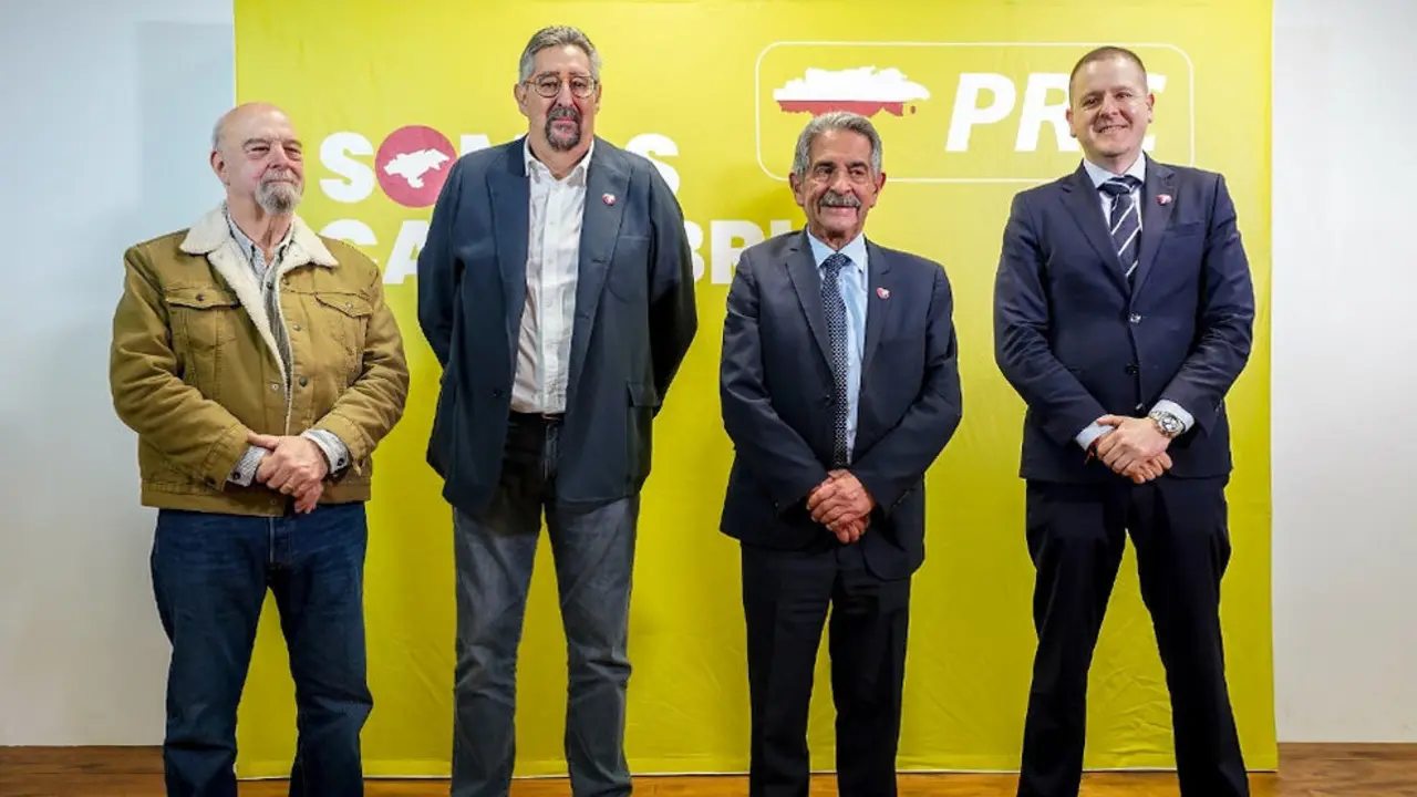 El l&iacute;der del PRC, Miguel &Aacute;ngel Revilla, con los candidatos a las alcald&iacute;as de Los Corrales, San Felices y Cieza