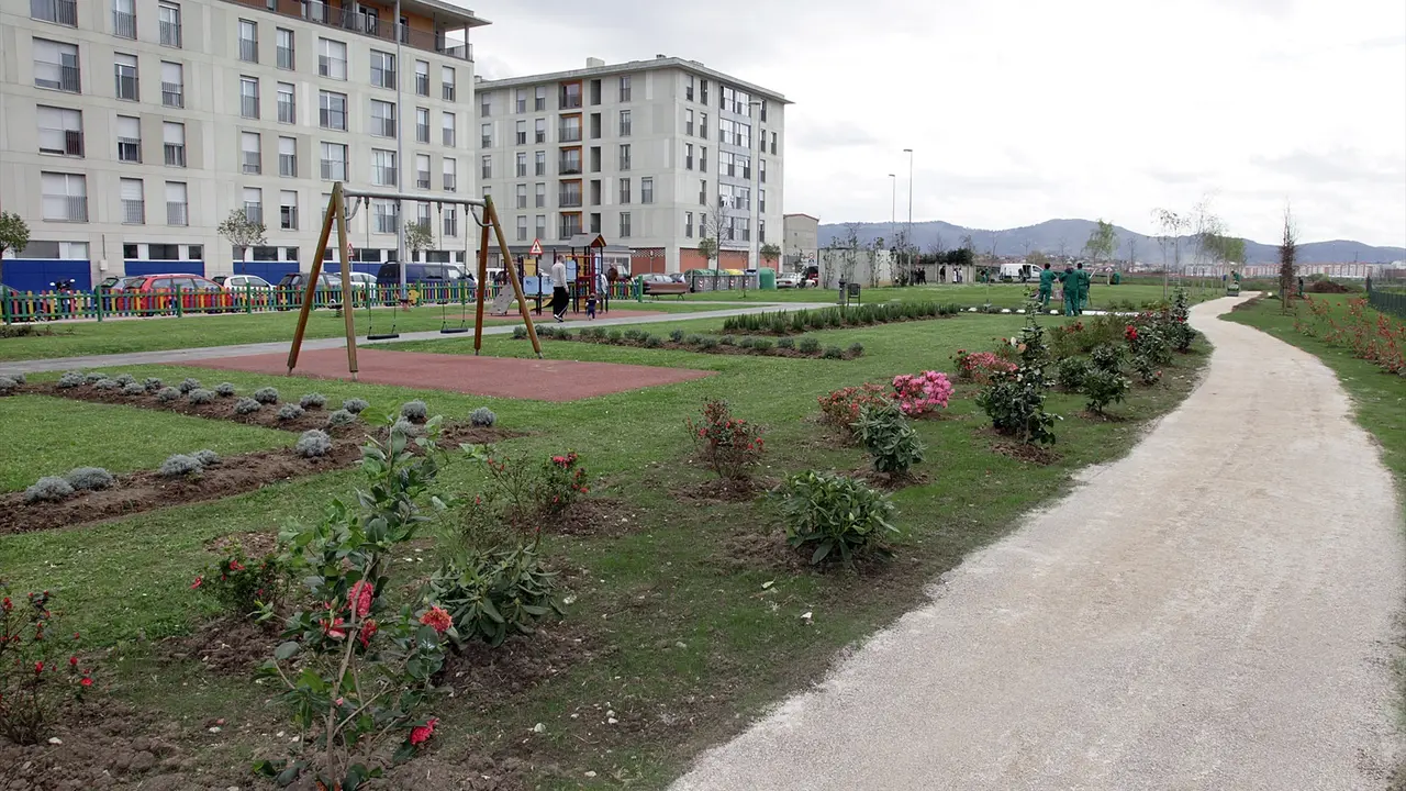 Vista de un jard&iacute;n en Pe&ntilde;acastillo. / Alerta