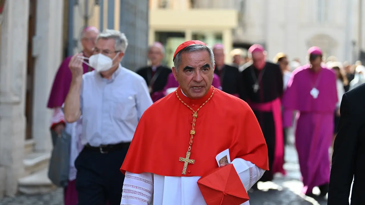 El cardenal Angelo Becciu. EP / Johannes Neudecker