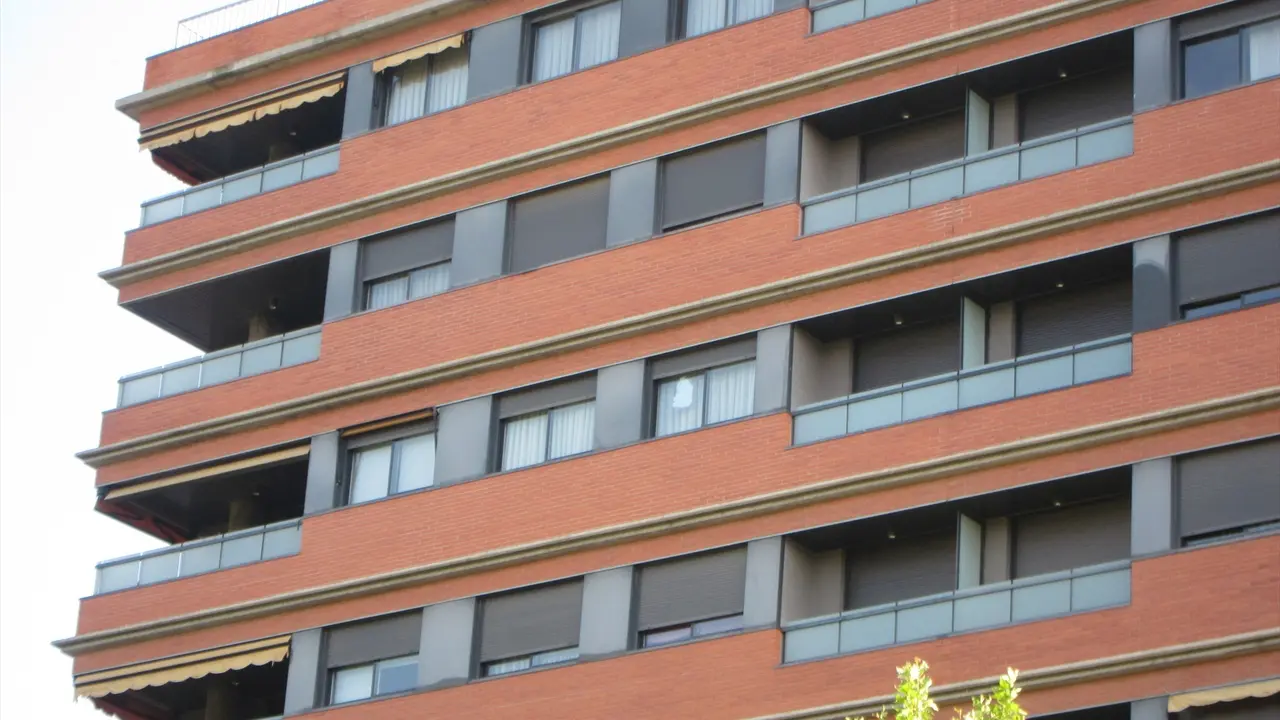 Vista de un edificio residencial. EP