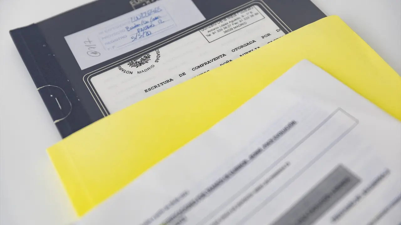 Documentaci&oacute;n para la firma de una hipoteca. EP / Eduardo Parra / Archivo