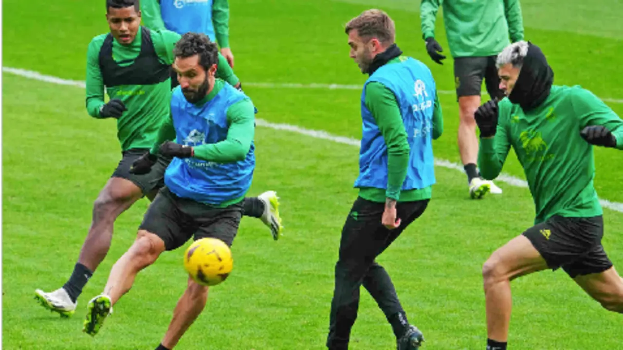 Los hombres de Jos&eacute; Alberto durante los entrenamientos. / aee