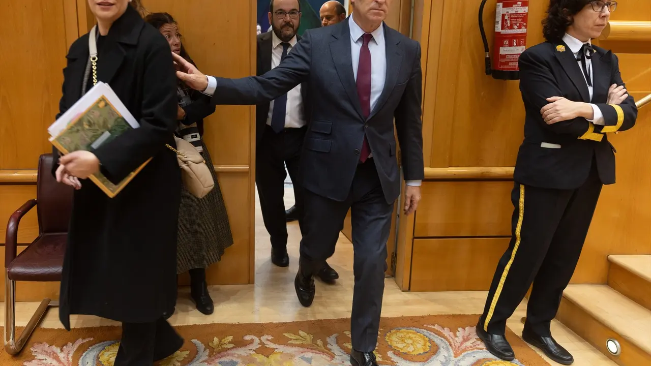El l&iacute;der del PP, Alberto N&uacute;&ntilde;ez Feij&oacute;o, a su llegada a un pleno del Congreso de los Diputados. EP / Eduardo Parra