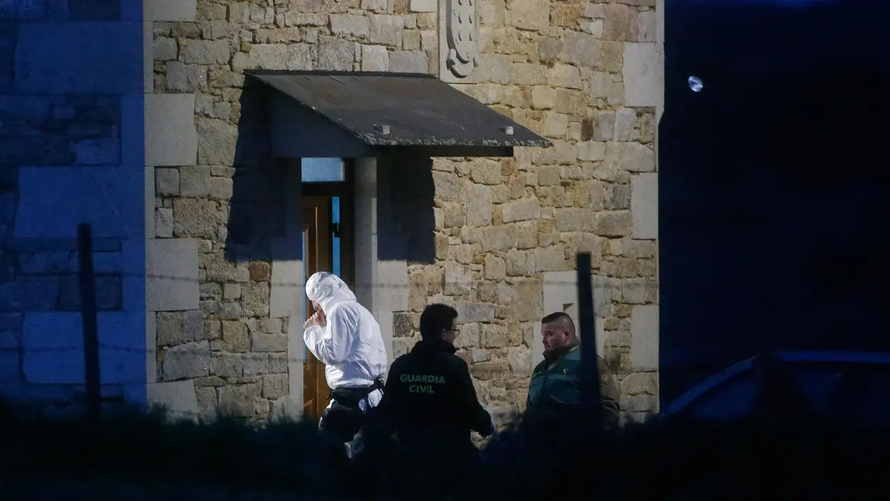 La casa donde se cometi&oacute; el crimen de un hijo que supuestamente asesin&oacute; a su padre de un tiro con un escopeta de caza. / Carlos Castro