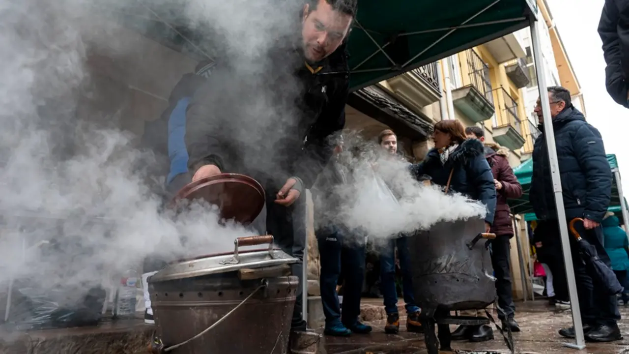 San Sebasti&aacute;n vuelve a obrar el &ldquo;milagro&rdquo; en Reinosa y el agua se vuelve vino