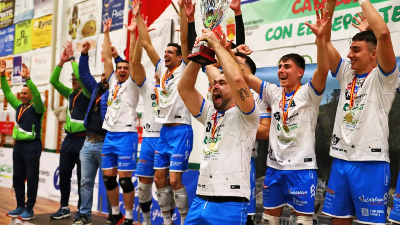 Los jugadores celebran la victoria. / alerta
