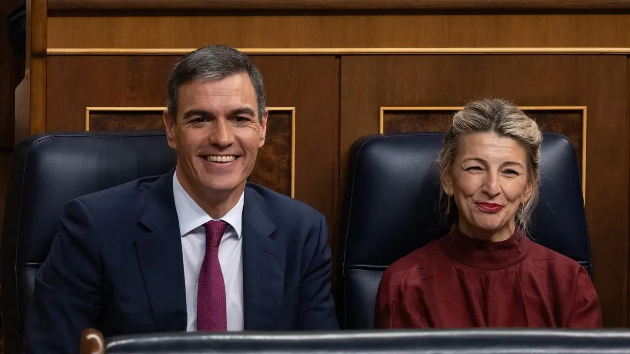 El presidente del Gobierno, Pedro S&aacute;nchez y la vicepresidenta segunda y ministra de Trabajo, Yolanda D&iacute;az. EP / Eduardo Parra