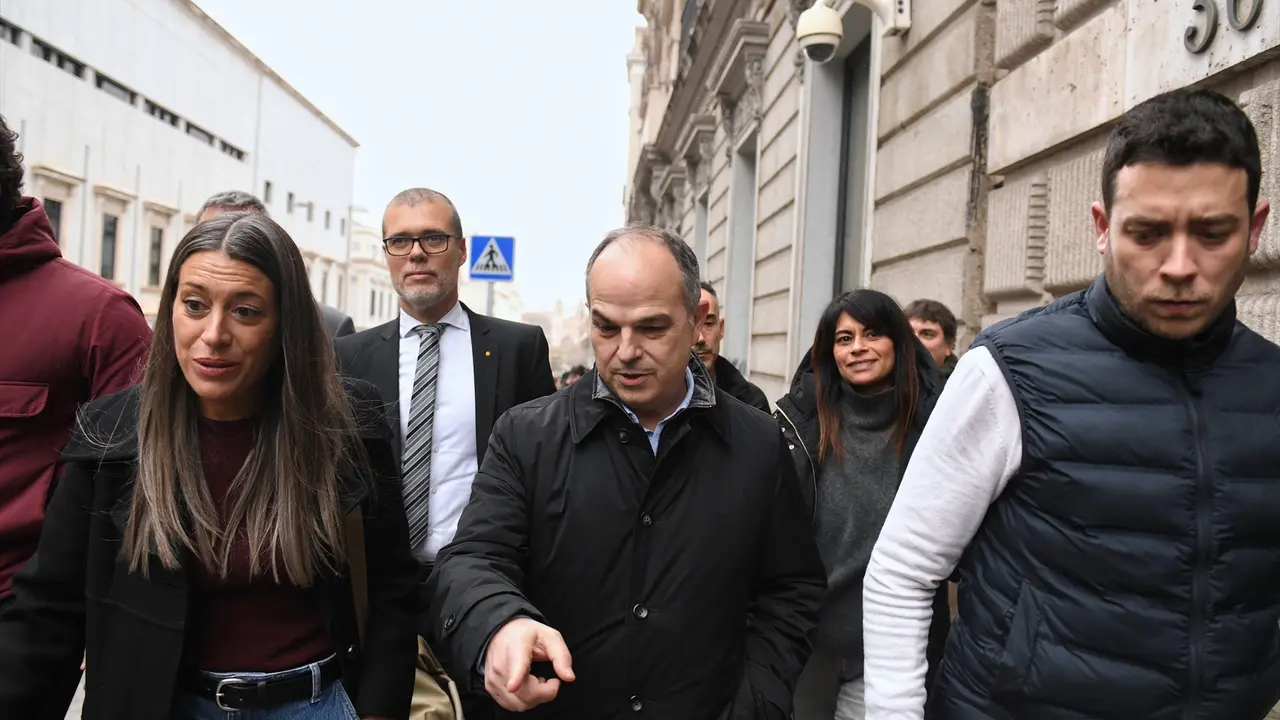 (I-D) La portavoz de Junts en el Congreso, Miriam Nogueras; el diputado de Junts Josep Maria Cruset y el secretario general de Junts per Catalunya, Jordi Turull. EP / Fernando S&aacute;nchez