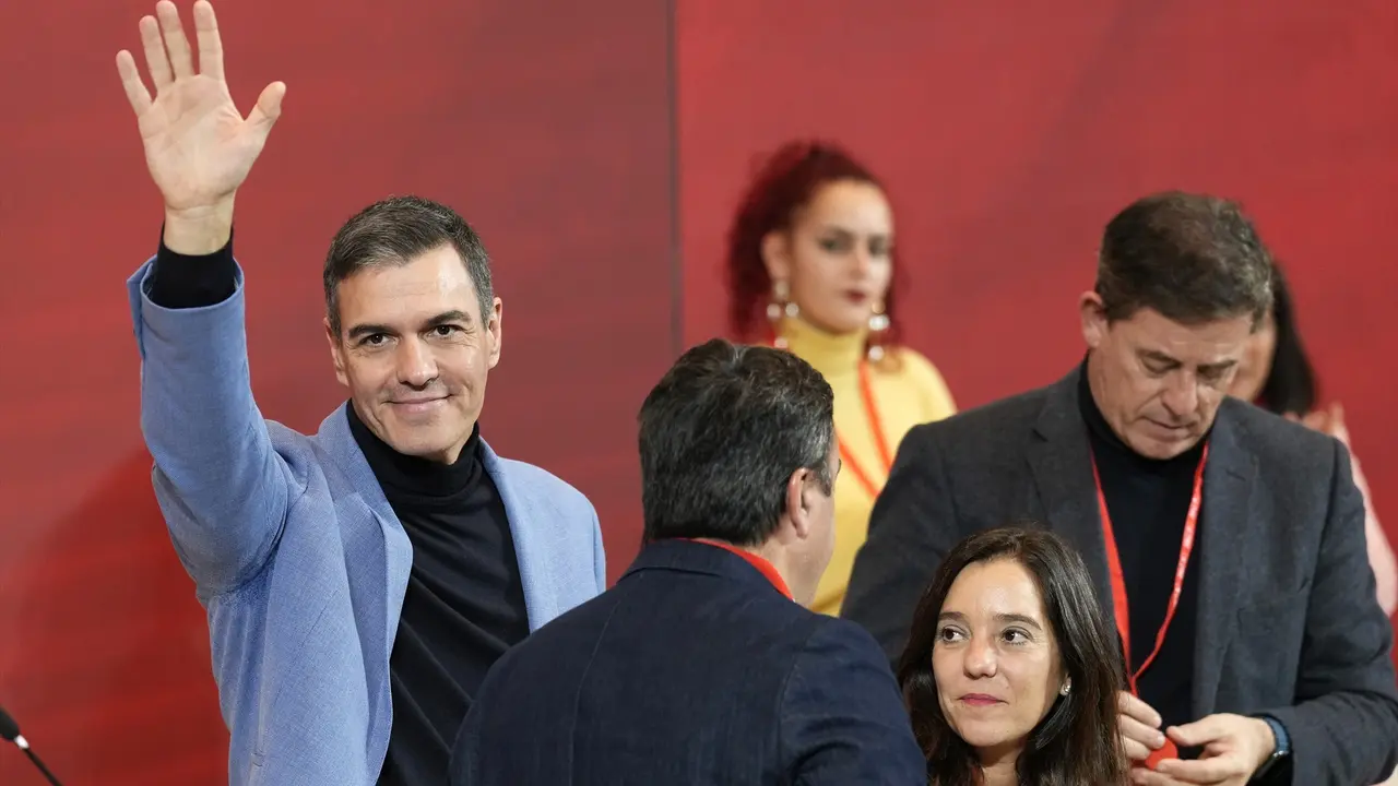 El secretario general del PSOE y presidente del Gobierno, Pedro S&aacute;nchez (i). EP / &Aacute;lvaro Ballesteros / Archivo