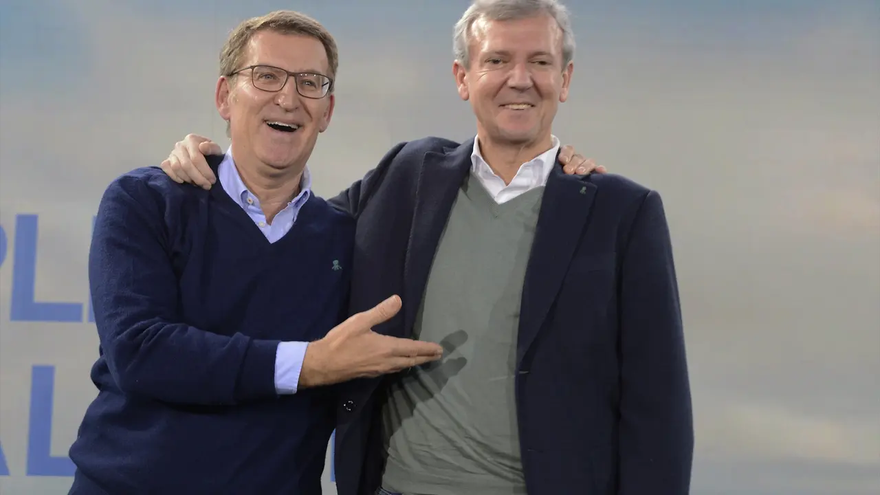 El presidente del Partido Popular, Alberto N&uacute;&ntilde;ez Feij&oacute;o (i), y el presidente de la Xunta de Galicia, Alfonso Rueda (d). EP / Rosa Veiga