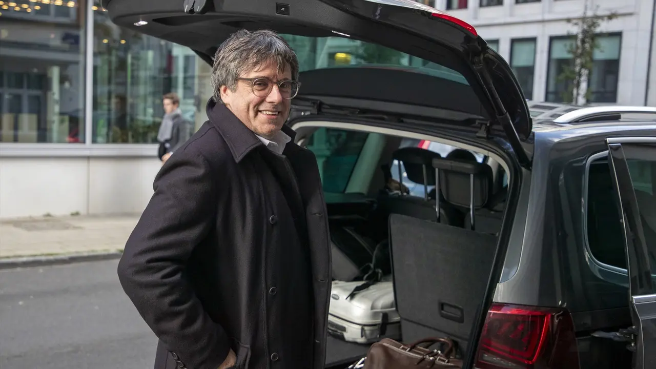 El expresidente de la Generalitat Carles Puigdemont a su salida del Parlamento Europeo, en Bruselas. EP / Archivo