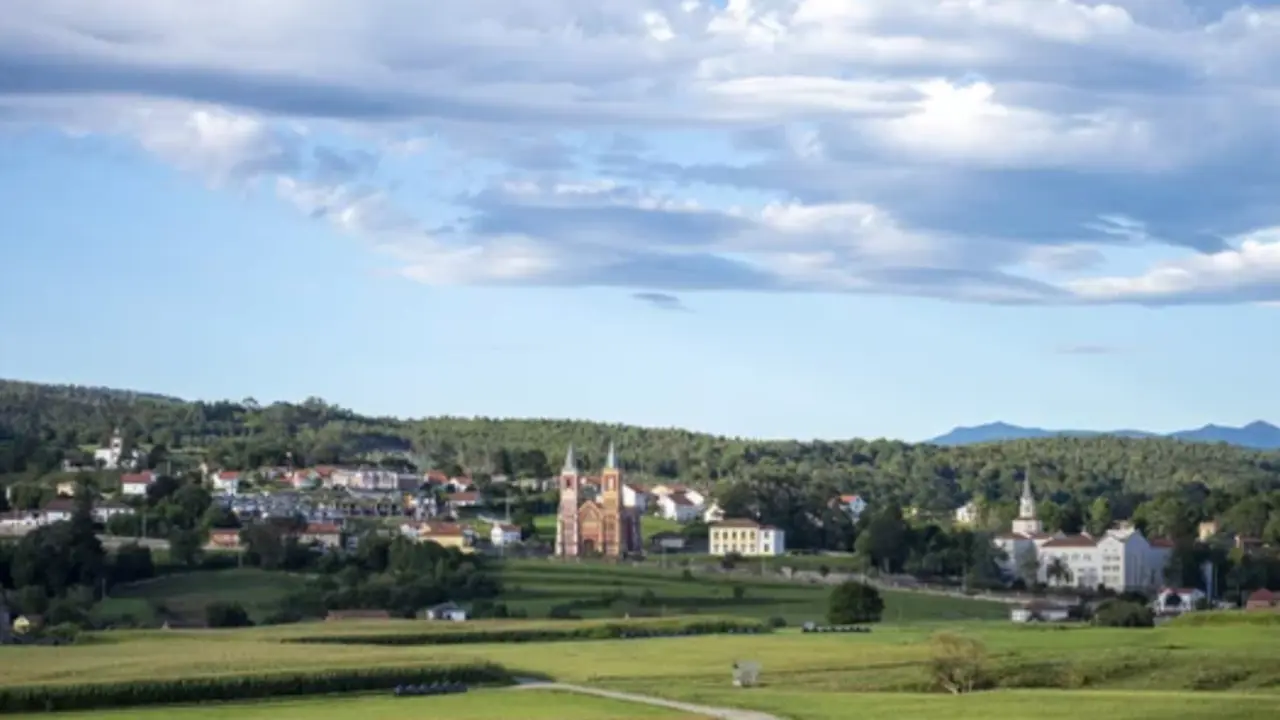 Alfoz de Lloredo.
