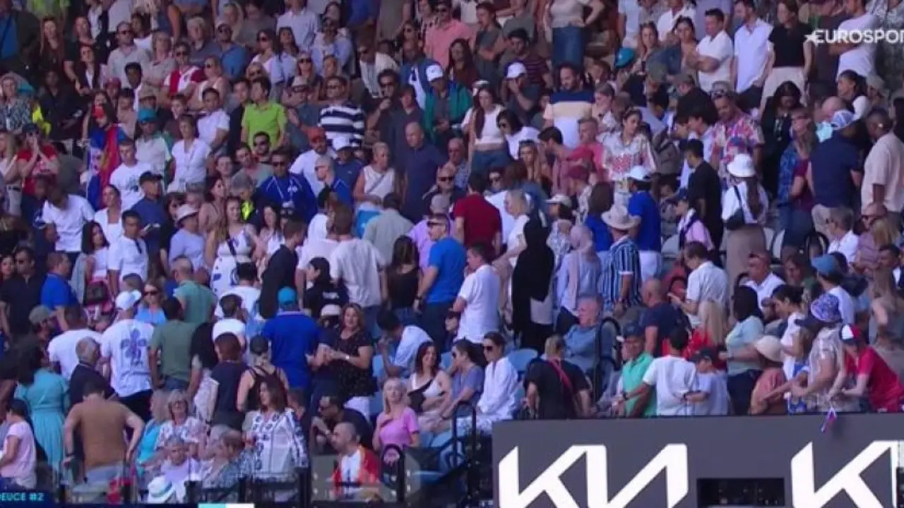 Hombre se desmaya en las semifinales entre Djokovic y Sinner. Foto: Captura de video