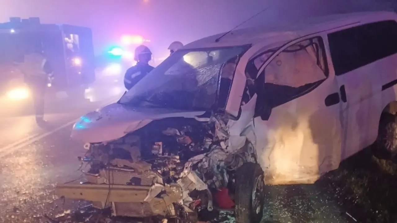 Dos heridos en el choque frontal de dos veh&iacute;culos en Obreg&oacute;n
