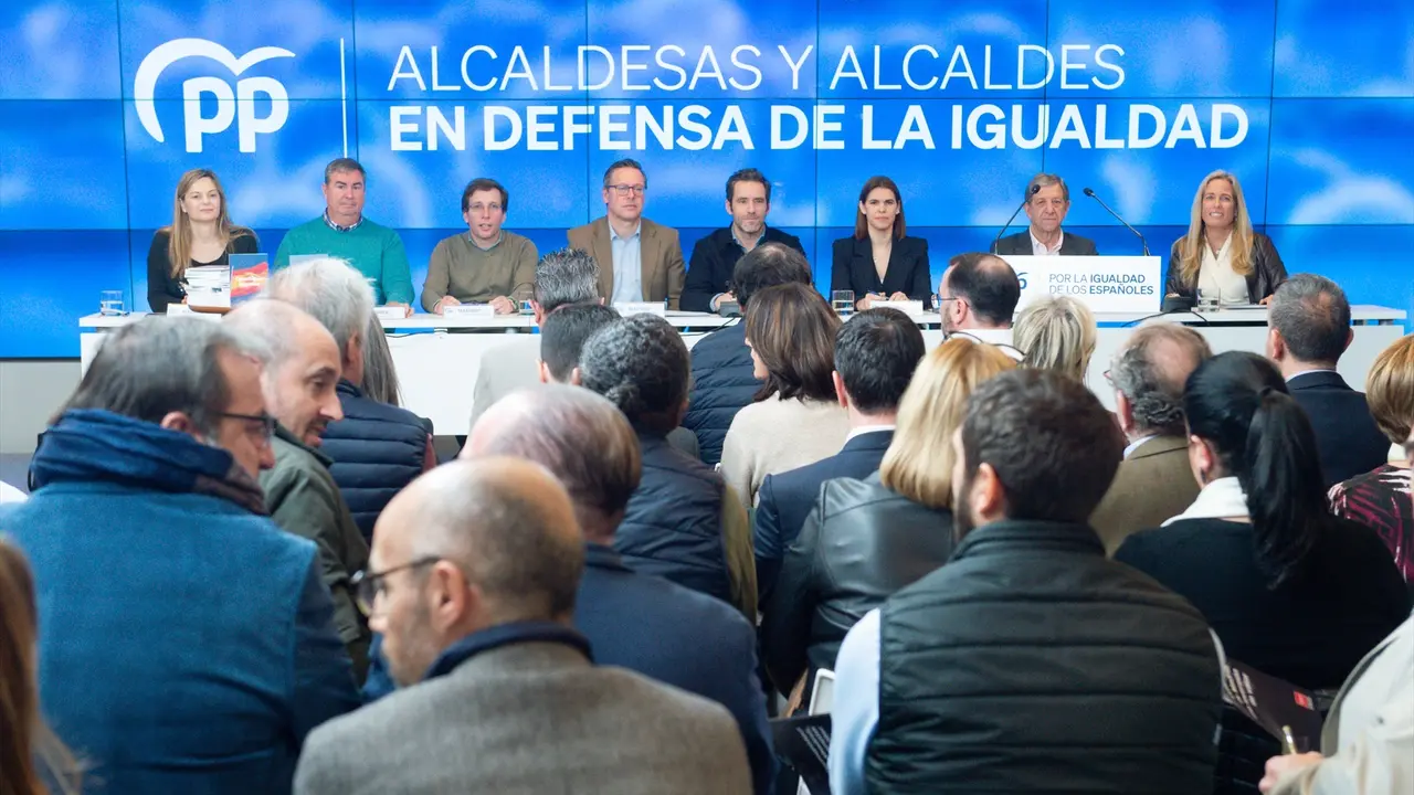 Los alcaldes y dirigentes del PP de la Comunidad de Madrid. EP / Gustavo Valiente
