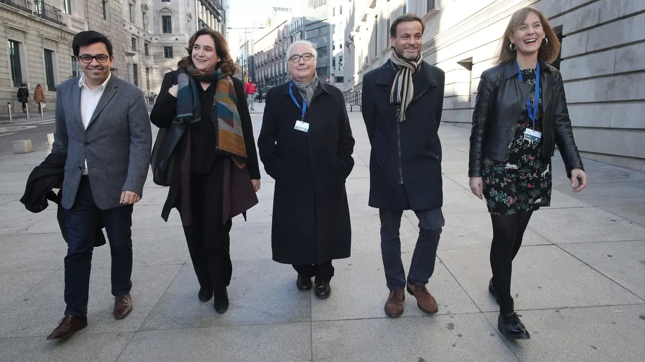 (I-D) Gerardo Pisarello, Ada Colau, Manuel Castells, Jaume Asens y J&eacute;ssica Albiach. EP / Archivo